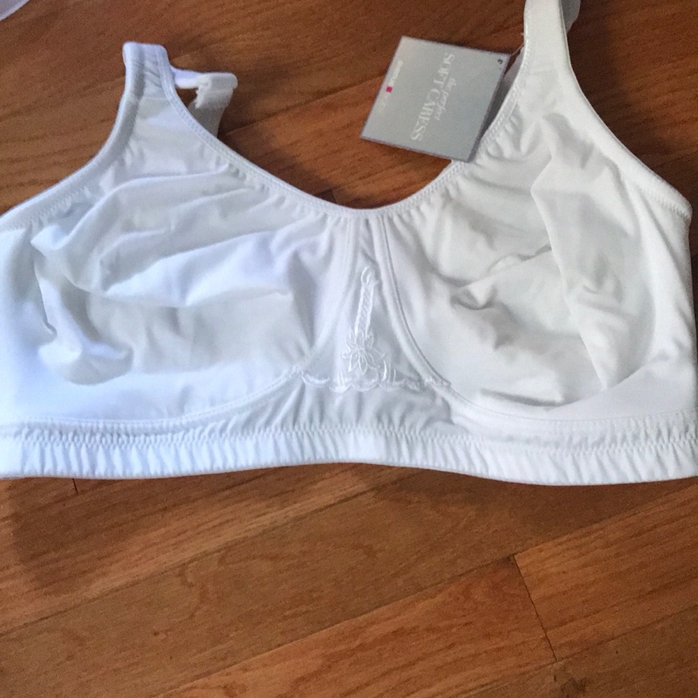 NWT white Avenue body Bra